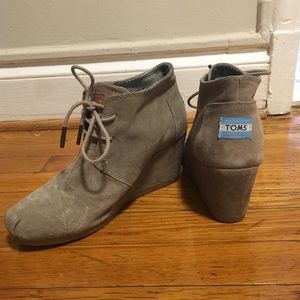 TOMS Desert Wedges Taupe Sz 7
